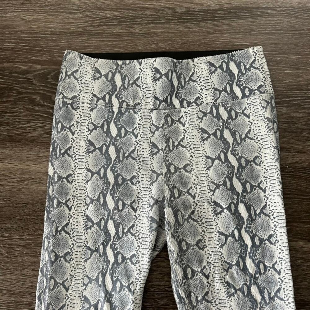 SPRWMN High Waist 3/4 Leather Leggings Gray Snake Print 100% Lambskin Size Large - Picture 7 of 16